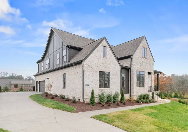 Photo 4 of Single family home for sale at 1006 Laguna Dr, Franklin, TN 37067 | MLS# 3499749 | Listing updated on 2026-09-24