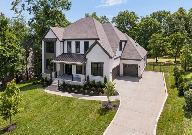 Photo 1 of Single family home for sale at 2808 White Oak Dr, Nashville, TN 37215 | MLS# 3502138 | Listing updated on 2026-09-15