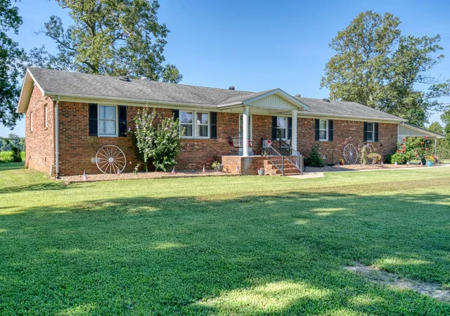 Single family home for sale at 1402 Stuart Chapel Rd, Lewisburg, KY 42256 | MLS# 3320371