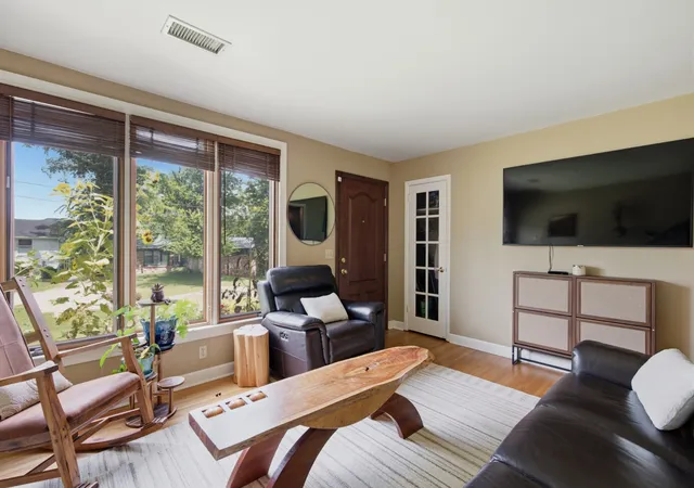 Photo 4 of Single family home for sale at 434 Capri Dr, Nashville, TN 37209 | MLS# 3333596 | Listing updated on 2026-09-24