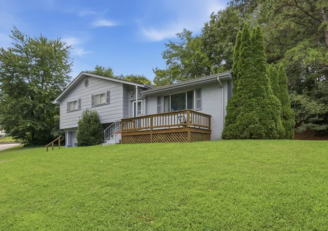 Photo 3 of Single family home for sale at 1127 Hillsboro Dr, Chattanooga, TN 37412 | MLS# 3320566 | Listing updated on 2026-09-22