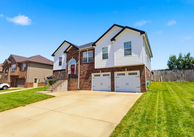 Photo 3 of Single family home for sale at 141 Kingstons Cv, Clarksville, TN 37042 | MLS# 3336188 | Listing updated on 2026-10-13