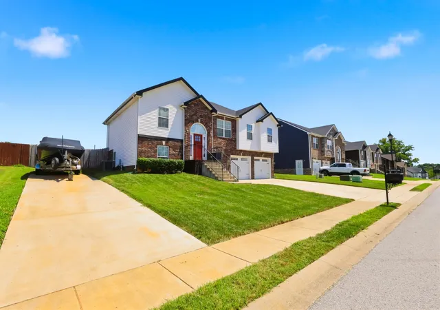 Photo 3 of Single family home for sale at 141 Kingstons Cv, Clarksville, TN 37042 | MLS# 3336188 | Listing updated on 2026-10-13