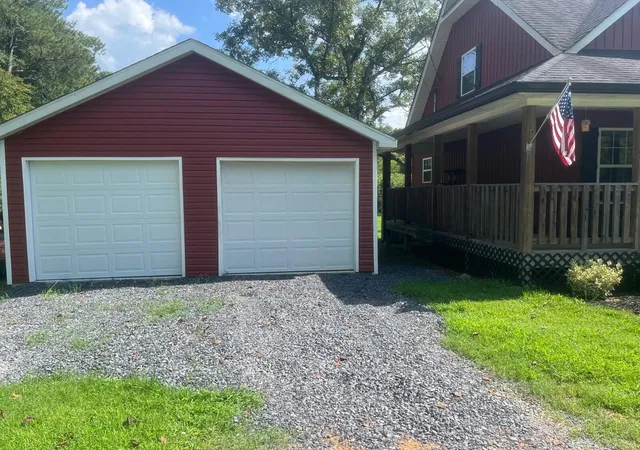Photo 3 of Single family home for sale at 1728 Beaverdale Rd Ne, Dalton, GA 30721 | MLS# 3322402 | Listing updated on 2026-10-07