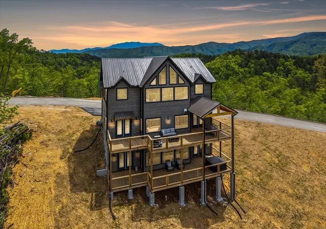 Photo 3 of Sale Pending at 2829 Red Sky Dr, Sevierville, TN 37862 | MLS# 3333504 | Listing updated on 2026-09-11