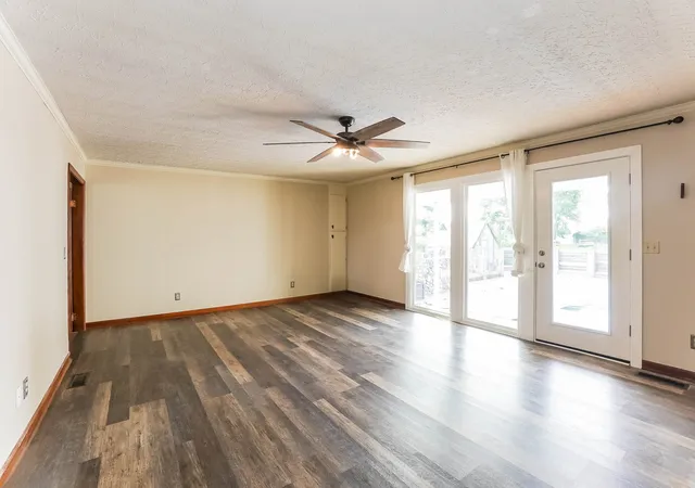 Photo 3 of Single family home for sale at 5990 Clarksville Rd, Russellville, KY 42276 | MLS# 3333525 | Listing updated on 2026-10-08