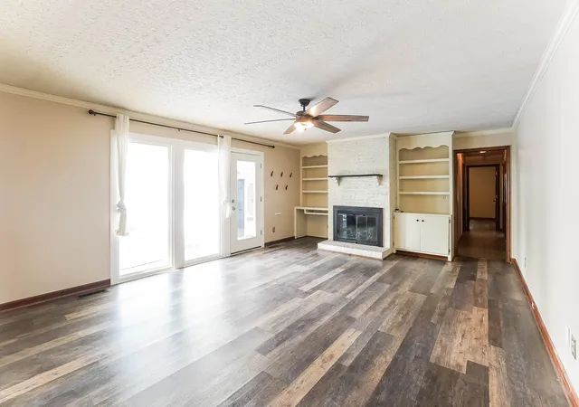 Photo 3 of Single family home for sale at 5990 Clarksville Rd, Russellville, KY 42276 | MLS# 3333525 | Listing updated on 2026-10-08