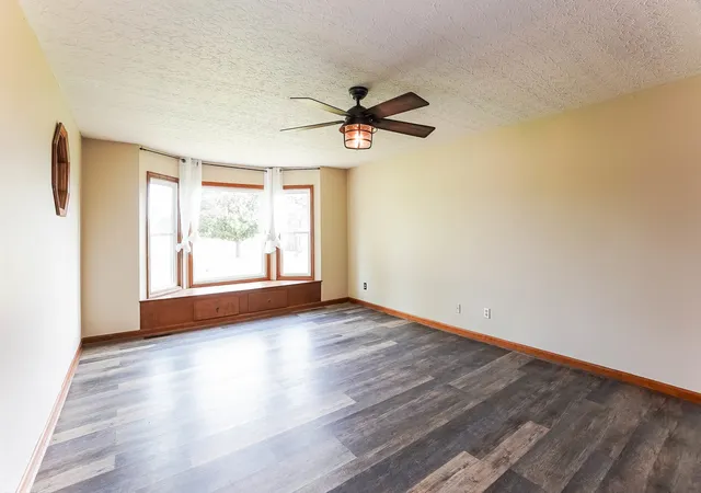 Photo 4 of Single family home for sale at 5990 Clarksville Rd, Russellville, KY 42276 | MLS# 3333525 | Listing updated on 2026-10-08