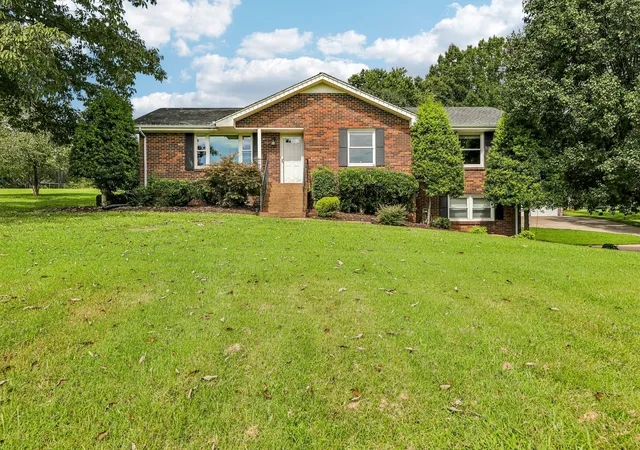 Photo 2 of Single family home for sale at 1205 Madison Crk Rd, Goodlettsville, TN 37072 | MLS# 3335856 | Listing updated on 2026-09-15