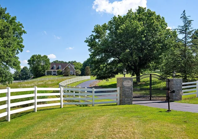 Photo 2 of House for sale at 2701 Owl Holw Rd, Franklin, TN 37064 | MLS# 3516344 | Listing updated on 2026-10-19