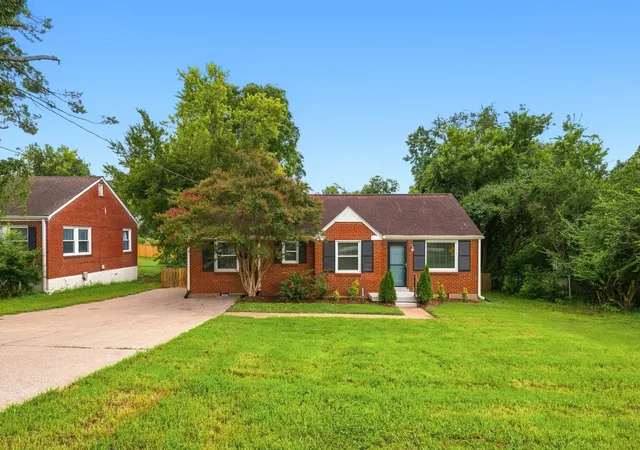 Photo 1 of Single family home for sale at 2002 Riverwood Dr, Nashville, TN 37216 | MLS# 3336422 | Listing updated on 2026-09-13
