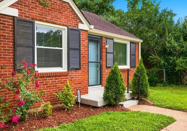 Photo 2 of Single family home for sale at 2002 Riverwood Dr, Nashville, TN 37216 | MLS# 3336422 | Listing updated on 2026-09-13