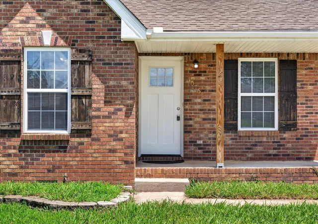 Photo 3 of Single family home for sale at 1075 Meshaw Trl, Clarksville, TN 37040 | MLS# 3333620 | Listing updated on 2026-09-10