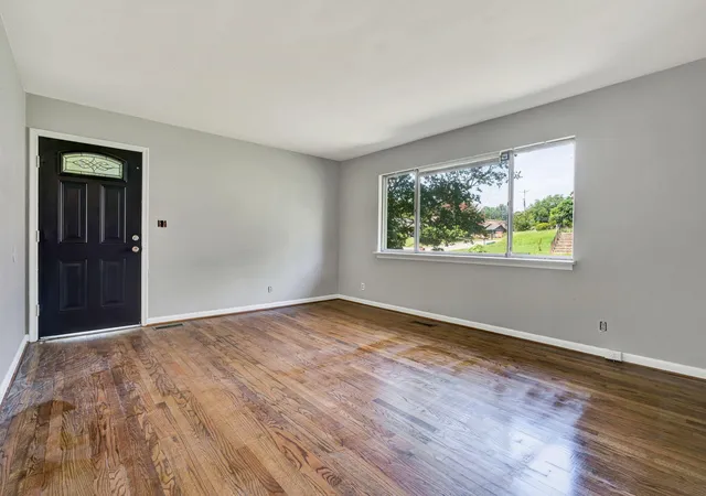 Photo 3 of Single family home for sale at 3615 Ridgeside Rd, Chattanooga, TN 37411 | MLS# 3515467 | Listing updated on 2026-09-21