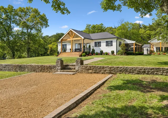 Photo 2 of Sale Pending at 5672 Carters Crk Pike, Thompsons Station, TN 37179 | MLS# 3335870 | Listing updated on 2026-10-04