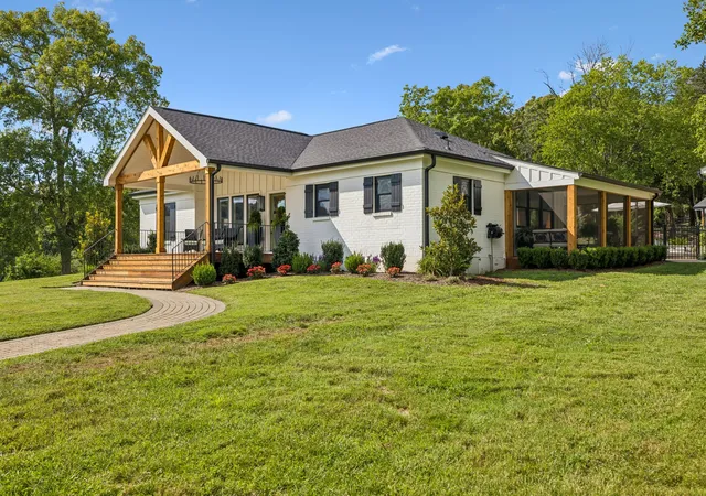 Photo 3 of Sale Pending at 5672 Carters Crk Pike, Thompsons Station, TN 37179 | MLS# 3335870 | Listing updated on 2026-10-04