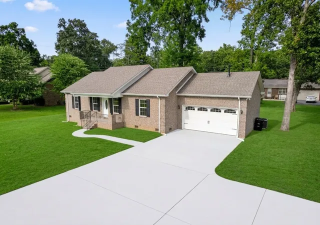 Photo 3 of Single family home for sale at 1006 Ovoca Rd, Tullahoma, TN 37388 | MLS# 3516608 | Listing updated on 2026-09-21