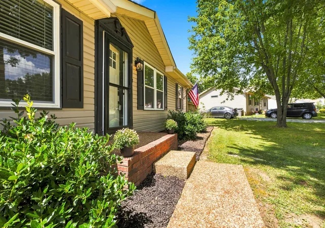 Photo 3 of Single family home for sale at 1529 Winding Way Cir, Gallatin, TN 37066 | MLS# 3499780 | Listing updated on 2026-09-17