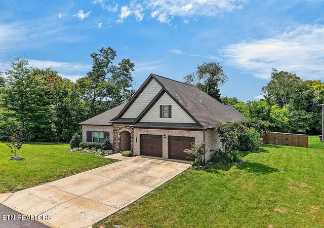 Photo 3 of Single family home for sale at 110 Aspen Dr, Lenoir City, TN 37771 | MLS# 3336008 | Listing updated on 2026-09-11
