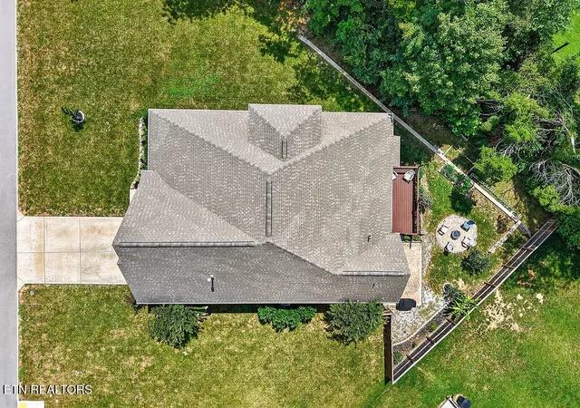 Photo 3 of Sale Pending at 110 Aspen Dr, Lenoir City, TN 37771 | MLS# 3336008 | Listing updated on 2026-10-02
