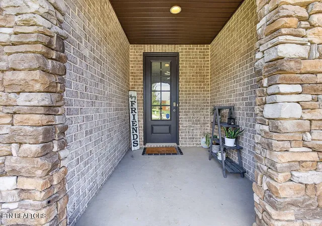 Photo 4 of Sale Pending at 110 Aspen Dr, Lenoir City, TN 37771 | MLS# 3336008 | Listing updated on 2026-10-02