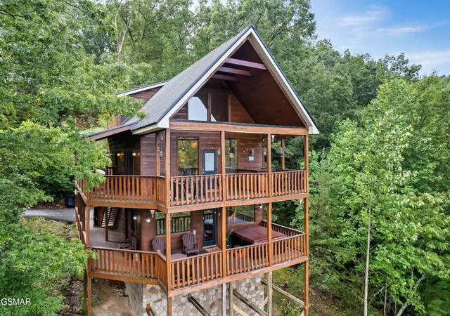 Photo 2 of Single family home for sale at 2420 Misty Shadows Dr, Sevierville, TN 37862 | MLS# 3336147 | Listing updated on 2026-10-30