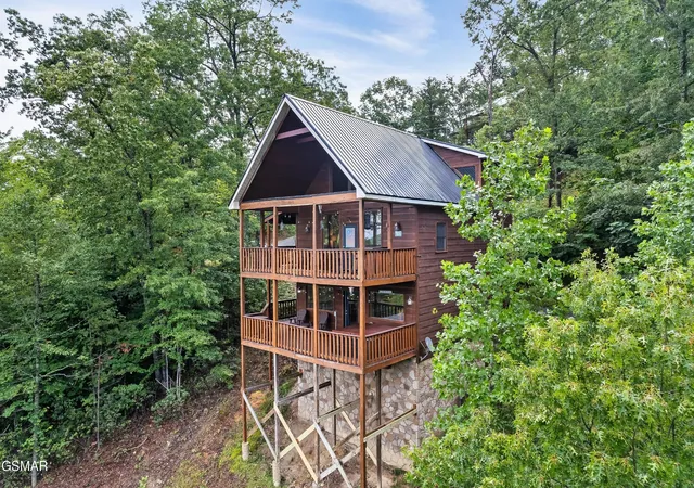 Photo 4 of Single family home for sale at 2420 Misty Shadows Dr, Sevierville, TN 37862 | MLS# 3336147 | Listing updated on 2026-10-30
