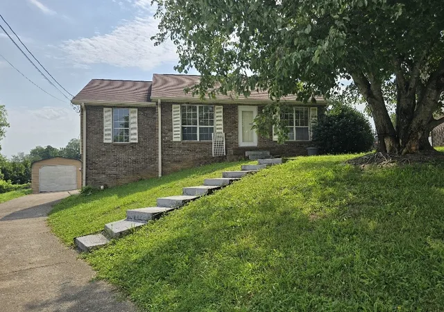 Photo 1 of Sale Pending at 2025 Windroe Dr, Clarksville, TN 37042 | MLS# 3499524 | Listing updated on 2026-09-11