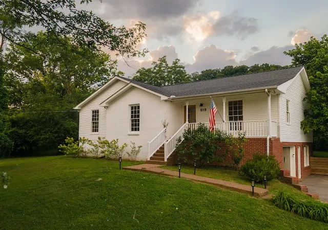 Single family home for sale at 1943 Carters Crk Pike, Franklin, TN 37064 | MLS# 3347206
