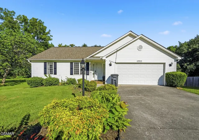 Photo 1 of Single family home for sale at 2903 Large Oak Ln, Knoxville, TN 37921 | MLS# 3591768 | Listing updated on 2026-09-15