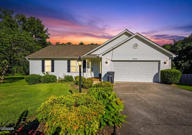 Photo 2 of Single family home for sale at 2903 Large Oak Ln, Knoxville, TN 37921 | MLS# 3591768 | Listing updated on 2026-09-15