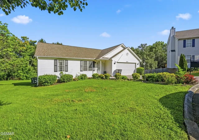 Photo 3 of Single family home for sale at 2903 Large Oak Ln, Knoxville, TN 37921 | MLS# 3591768 | Listing updated on 2026-09-15