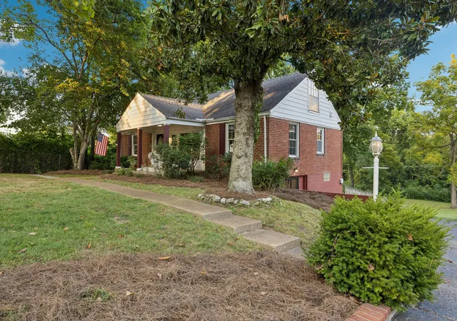 Photo 3 of Single family home for sale at 3504 Pleasant Valley Rd, Nashville, TN 37204 | MLS# 3500968 | Listing updated on 2026-09-15