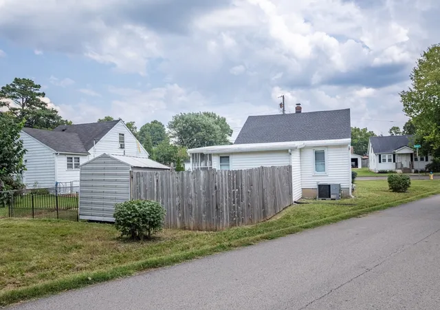Photo 3 of Single family home for sale at 2204 Denham Ave, Columbia, TN 38401 | MLS# 3499828 | Listing updated on 2026-10-03