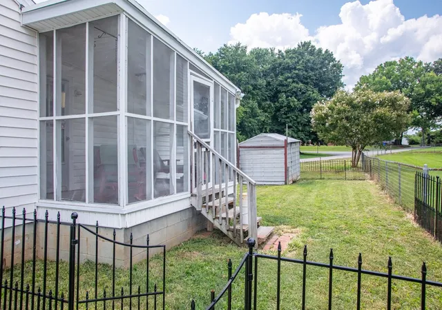 Photo 4 of Single family home for sale at 2204 Denham Ave, Columbia, TN 38401 | MLS# 3499828 | Listing updated on 2026-10-03