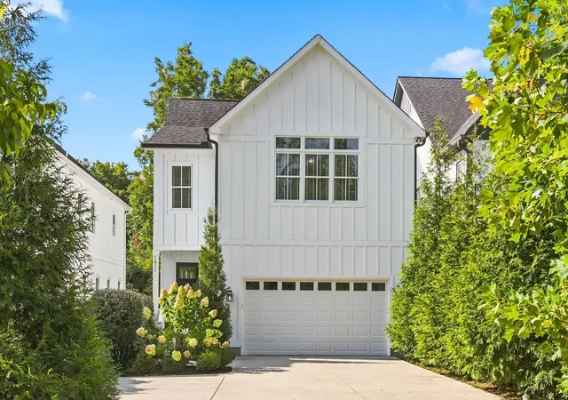 Photo 1 of Single family home for sale at 1021 Draughon Ave, Nashville, TN 37204 | MLS# 3543228 | Listing updated on 2026-09-13