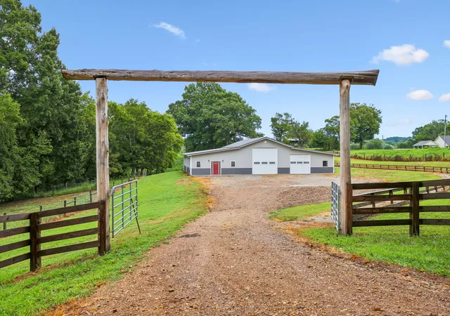 Photo 1 of Single family home for sale at 950 Old Agnew Rd, Pulaski, TN 38478 | MLS# 3527795 | Listing updated on 2026-09-11