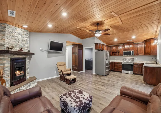 Photo 2 of Single family home for sale at 950 Old Agnew Rd, Pulaski, TN 38478 | MLS# 3527795 | Listing updated on 2026-09-11