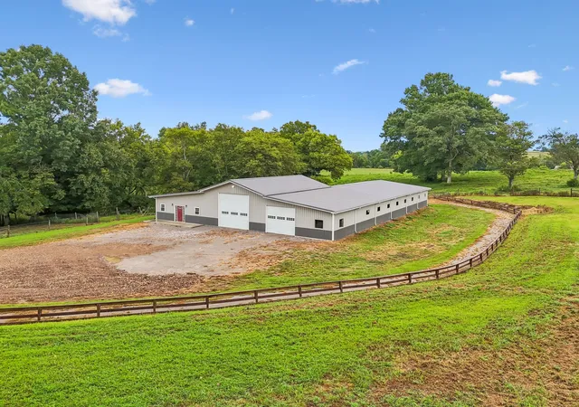 Photo 4 of Single family home for sale at 950 Old Agnew Rd, Pulaski, TN 38478 | MLS# 3527795 | Listing updated on 2026-10-07