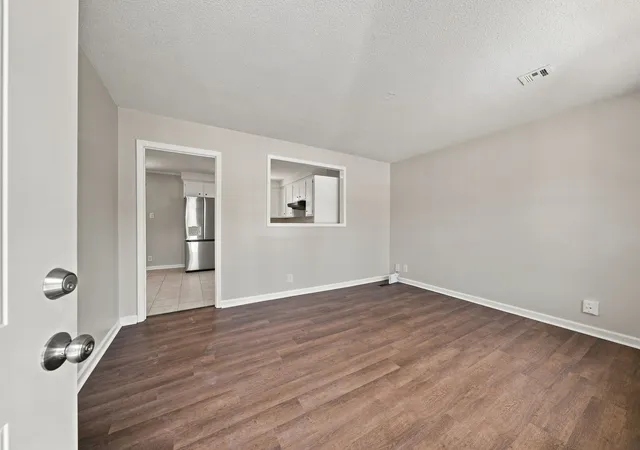 Photo 4 of Single family home for sale at 806 Kingsbury Rd, Clarksville, TN 37040 | MLS# 3541932 | Listing updated on 2026-09-23