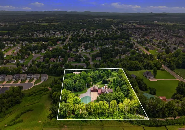 Photo 2 of Single family home for sale at 831 Osborne Ln, Murfreesboro, TN 37130 | MLS# 3499758 | Listing updated on 2026-09-14