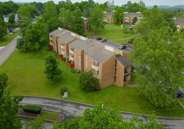 Listing Photo 5 - Condo for sale in building located at 515 Basswood Ave, Nashville, TN 37209 - Unit #10