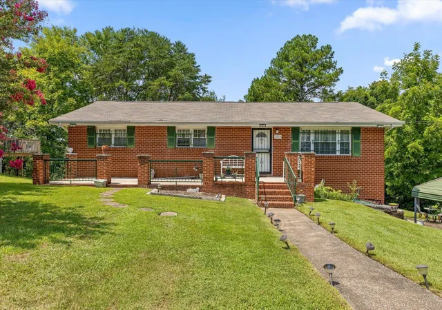 Photo 1 of Single family home for sale at 7810 Holiday Hills Cir, Chattanooga, TN 37416 | MLS# 3499741 | Listing updated on 2026-10-02