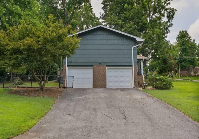 Photo 3 of Single family home for sale at 922 Wesley Dr, Hixson, TN 37343 | MLS# 3499831 | Listing updated on 2026-09-11