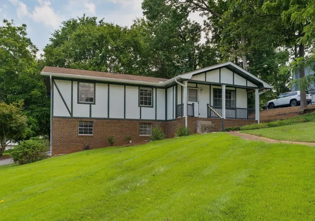 Photo 4 of Single family home for sale at 922 Wesley Dr, Hixson, TN 37343 | MLS# 3499831 | Listing updated on 2026-09-11