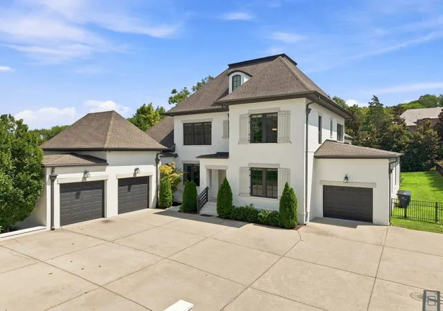 Photo 1 of Mansion for sale at 906 Lynnwood Blvd, Nashville, TN 37205 | MLS# 3530035 | Listing updated on 2026-09-13