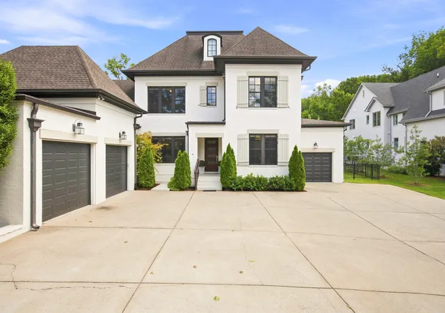 Photo 2 of Mansion for sale at 906 Lynnwood Blvd, Nashville, TN 37205 | MLS# 3530035 | Listing updated on 2026-09-13