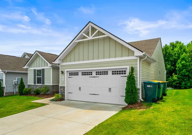Photo 2 of Single family home for sale at 396 Streamview Dr, White House, TN 37188 | MLS# 3501260 | Listing updated on 2026-09-13