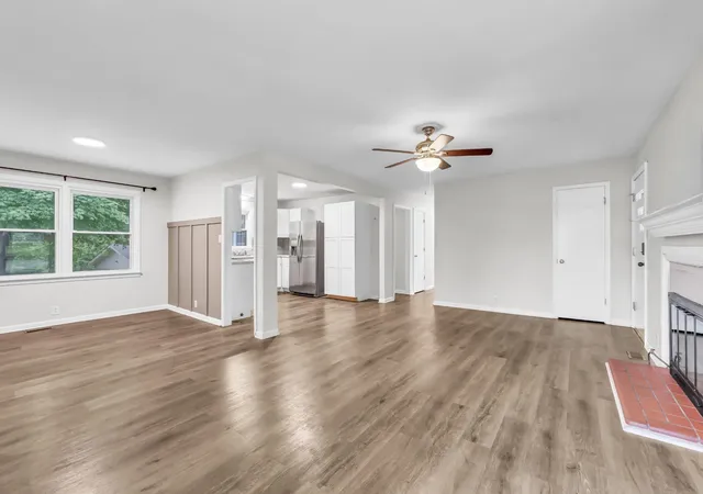 Photo 1 of Single family home for sale at 301 Main St, Cumberland City, TN 37050 | MLS# 3513522 | Listing updated on 2026-10-16