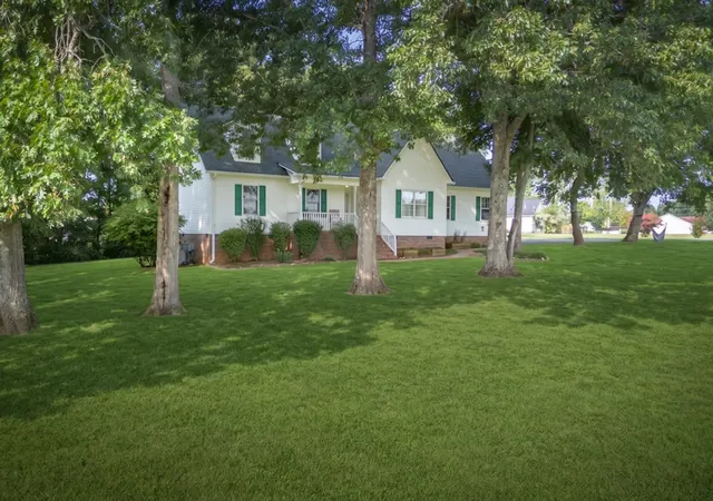 Photo 3 of Single family home for sale at 106 Tara Dr, Unionville, TN 37180 | MLS# 3509977 | Listing updated on 2026-10-01